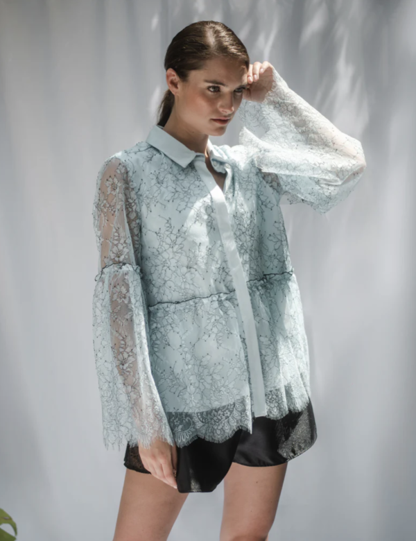 Blusa de Encaje con Diseño Floral- Talla M